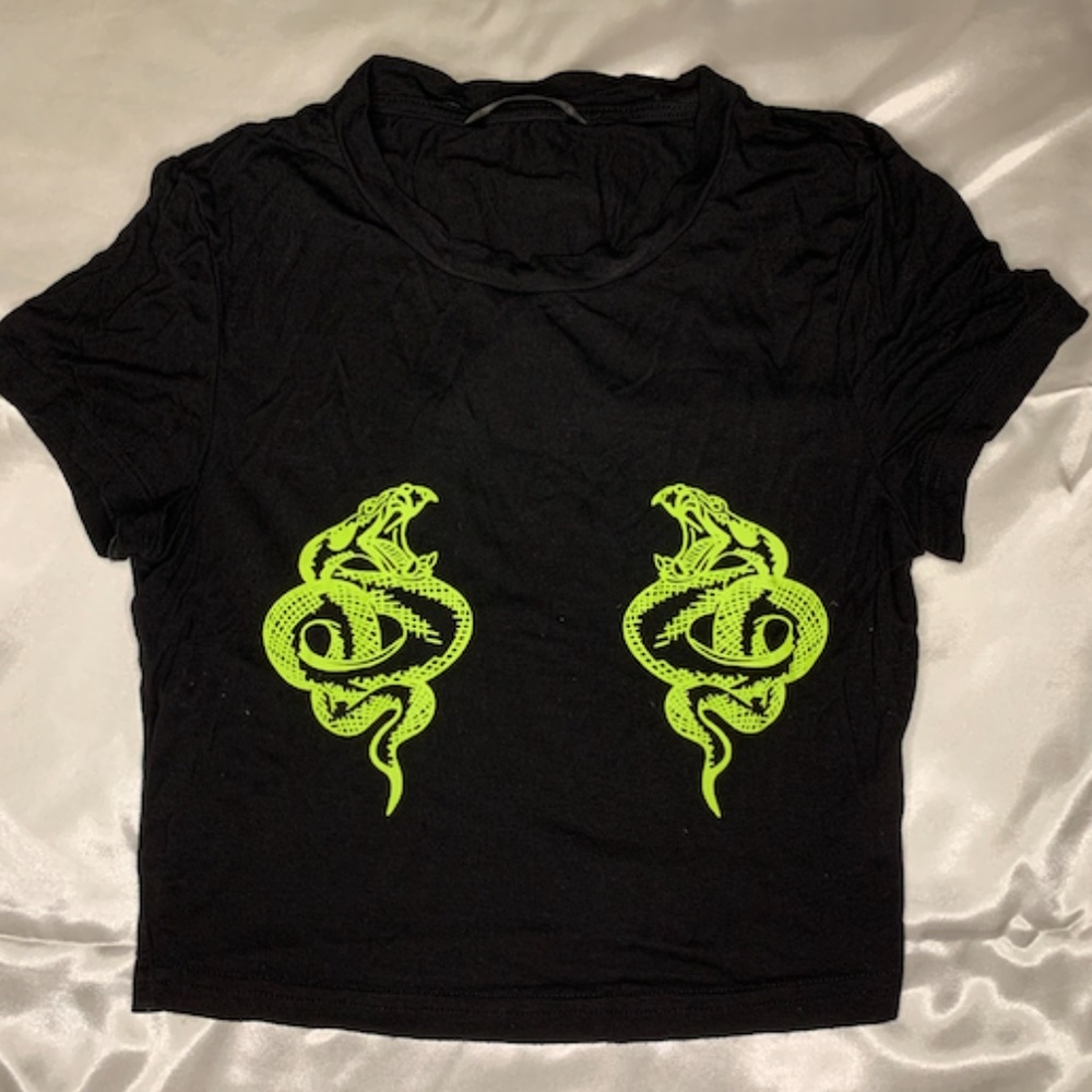 SHEIN Snake Crop Top
